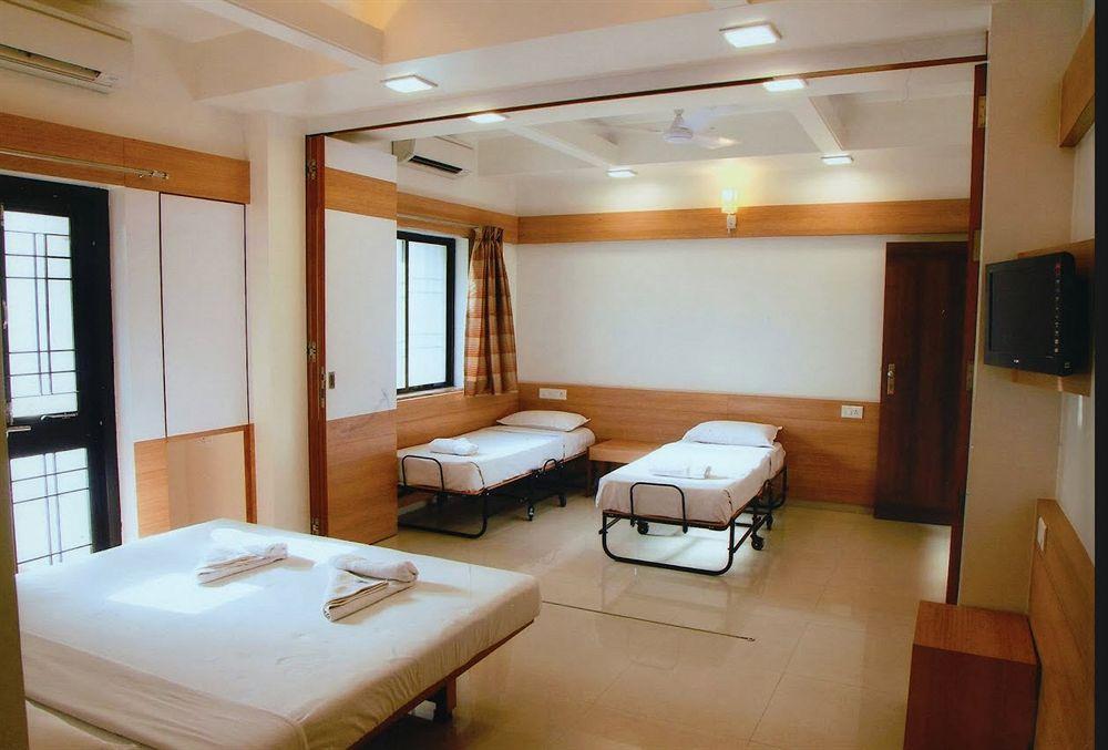 פונה Hotel Ashiyana מראה חיצוני תמונה